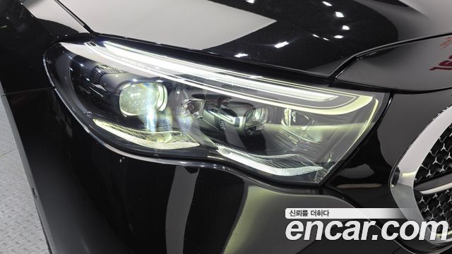 Mercedes-Benz E-Class 2025 — photo 8