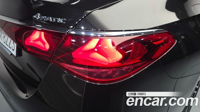 Mercedes-Benz E-Class 2025 — photo 9