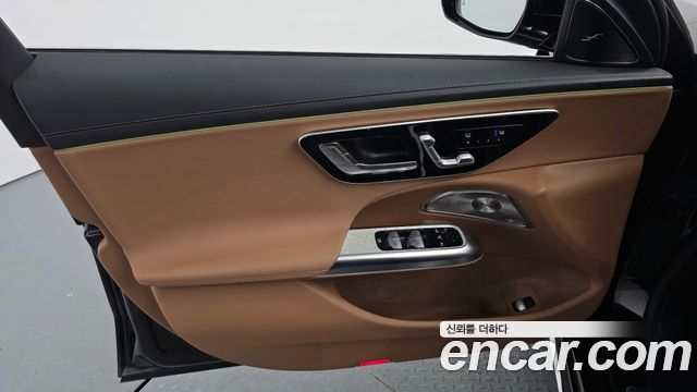 Mercedes-Benz E-Class 2025 — photo 14