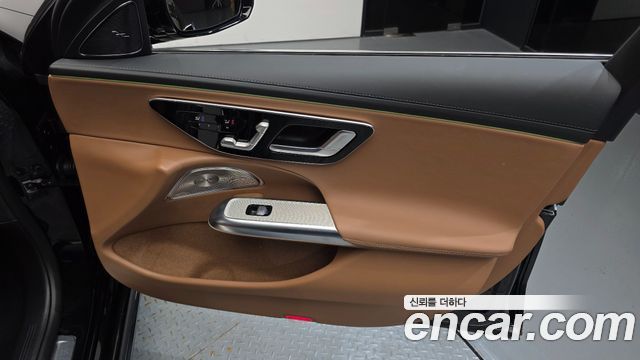 Mercedes-Benz E-Class 2025 — photo 15