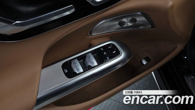 Mercedes-Benz E-Class 2025 — photo 27