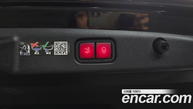 Mercedes-Benz E-Class 2025 — photo 32