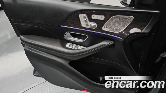 Mercedes-Benz GLE-Class 2022 — photo 14