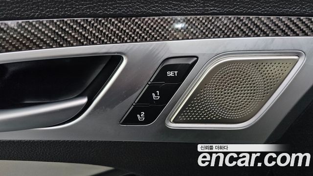 Genesis G80 2017 — photo 16