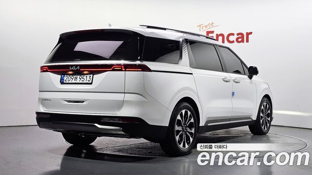 Kia Canival 2023 — photo 2