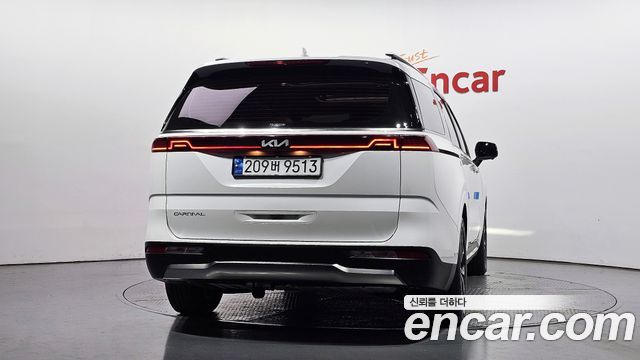 Kia Canival 2023 — photo 4