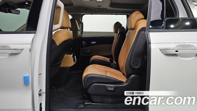 Kia Canival 2023 — photo 18