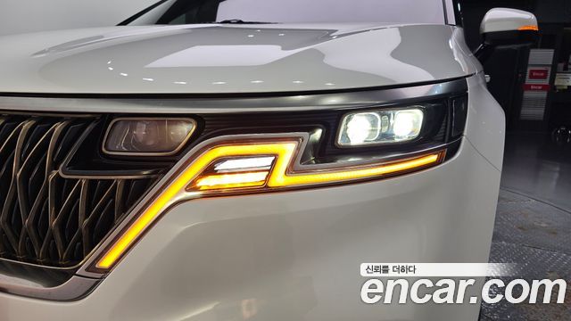 Kia Canival 2023 — photo 8