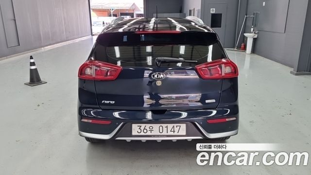 Kia Niro 2017 — photo 2