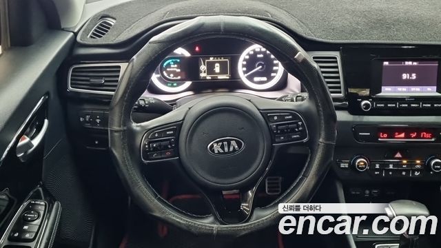 Kia Niro 2017 — photo 11
