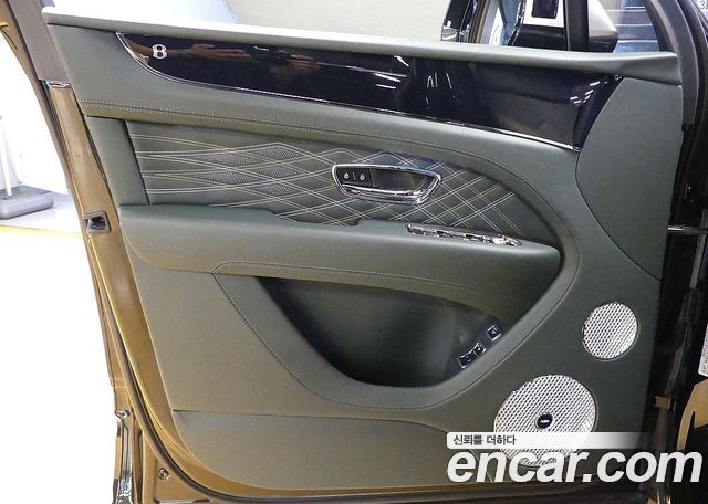 Bentley Bentayga 2026 — photo 11