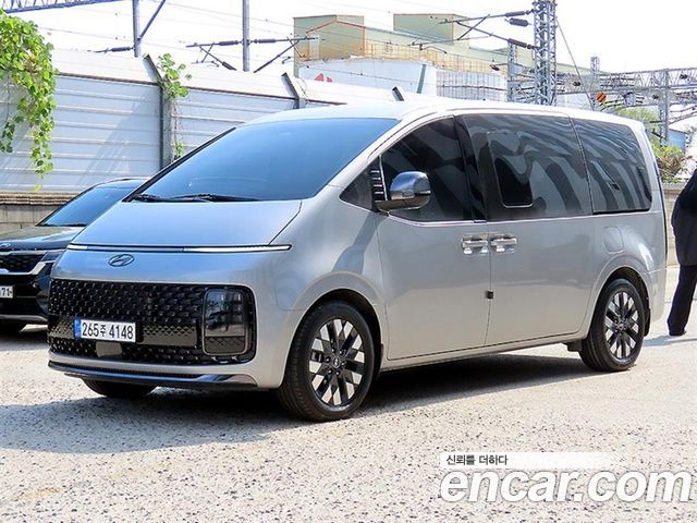 Hyundai Staria 2022 — photo 2