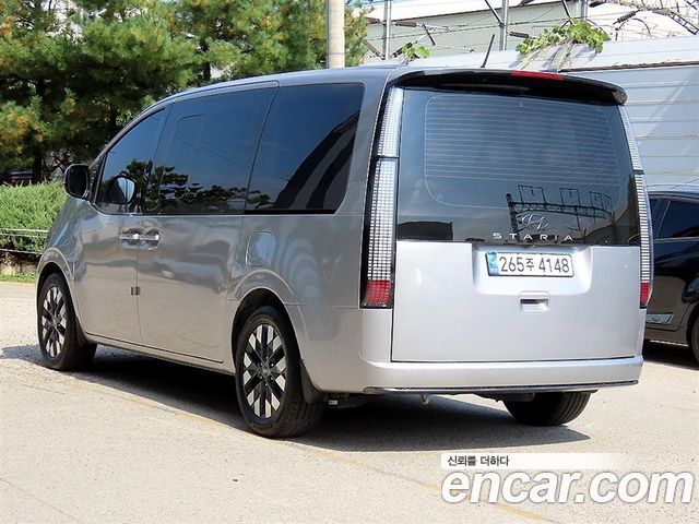 Hyundai Staria 2022 — photo 3