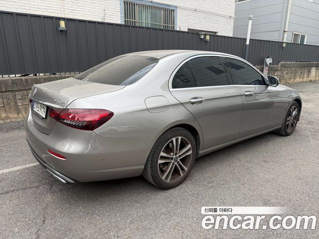 Mercedes-Benz E-Class 2022 — photo 2