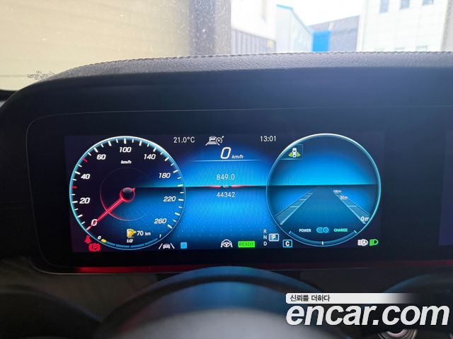 Mercedes-Benz E-Class 2022 — photo 6