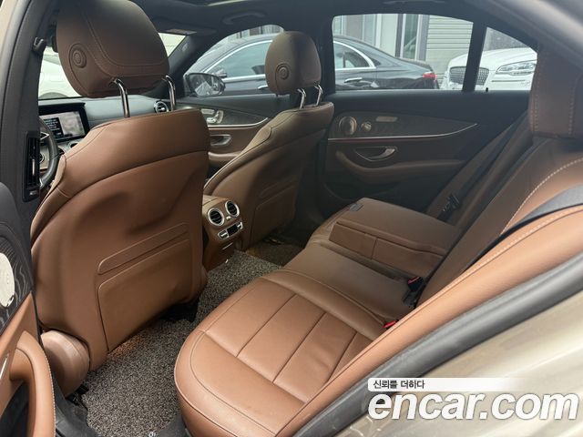 Mercedes-Benz E-Class 2022 — photo 8