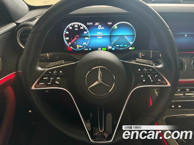 Mercedes-Benz E-Class 2022 — photo 10