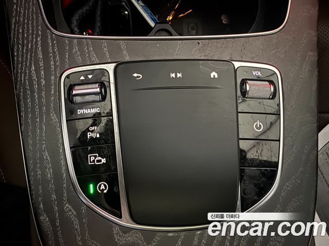 Mercedes-Benz E-Class 2022 — photo 11