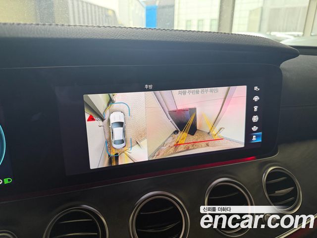 Mercedes-Benz E-Class 2022 — photo 14