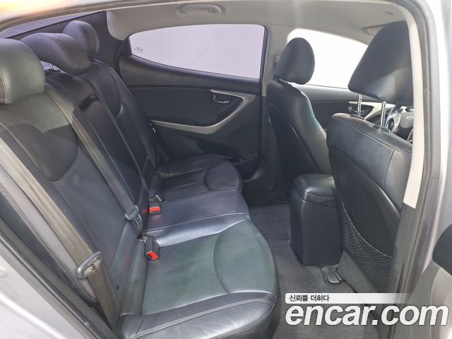 Hyundai AVANTE 2013 — photo 11
