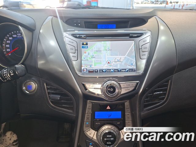 Hyundai AVANTE 2013 — photo 13