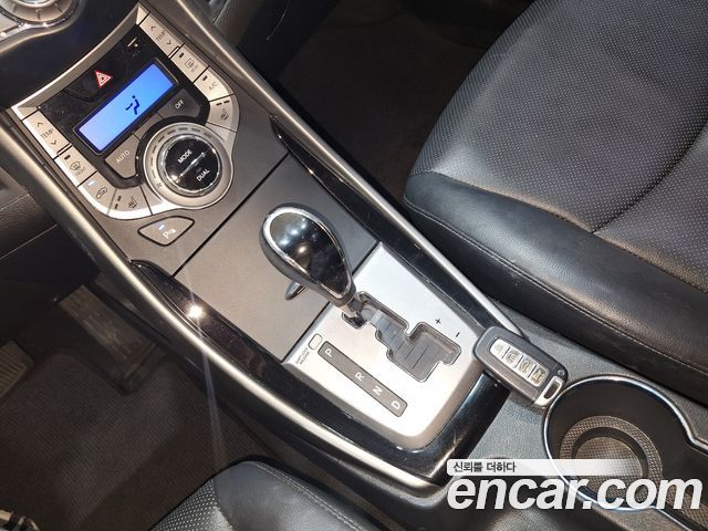 Hyundai AVANTE 2013 — photo 15
