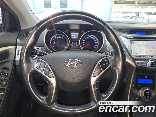 Hyundai AVANTE 2013 — photo 16