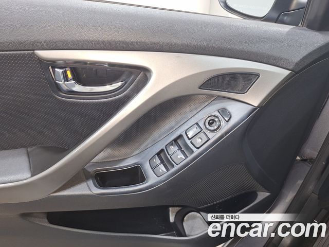 Hyundai AVANTE 2013 — photo 18