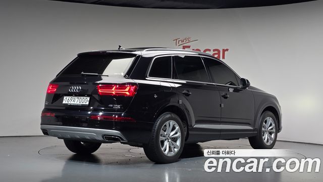 Audi Q7 2019 — photo 2