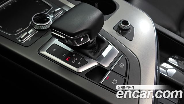 Audi Q7 2019 — photo 12