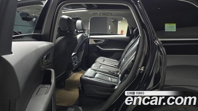 Audi Q7 2019 — photo 17
