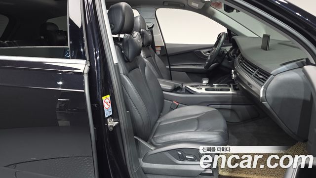 Audi Q7 2019 — photo 16
