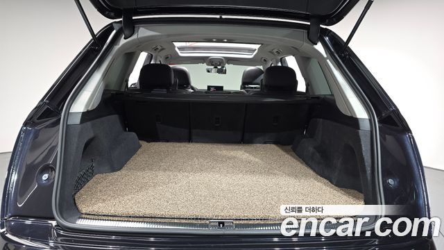 Audi Q7 2019 — photo 27