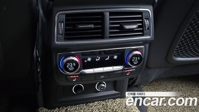Audi Q7 2019 — photo 33