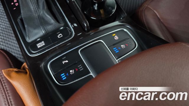 Kia K7 2016 — photo 24