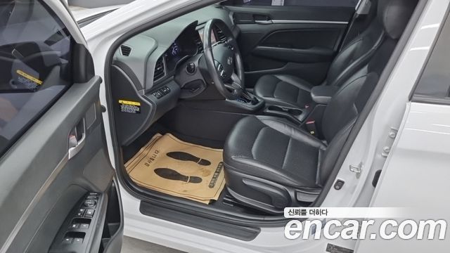 Hyundai AVANTE 2019 — photo 16
