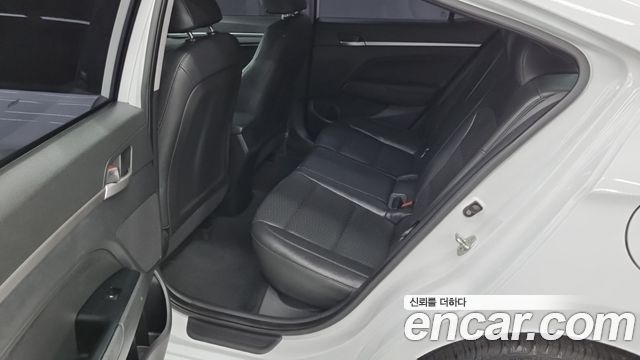 Hyundai AVANTE 2019 — photo 17