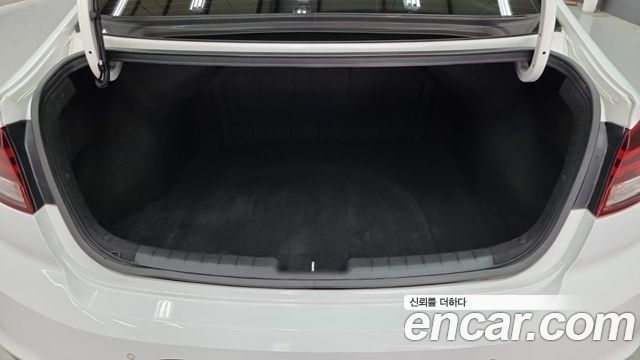 Hyundai AVANTE 2019 — photo 18