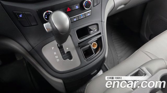 Hyundai Starex 2017 — photo 9