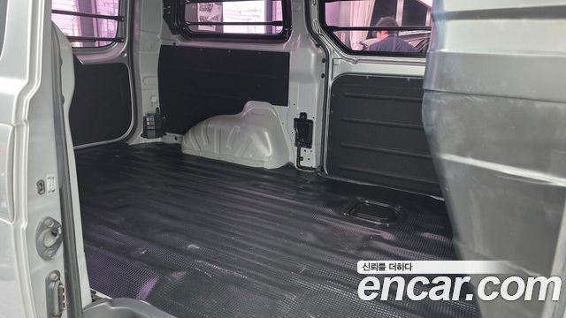 Hyundai Starex 2017 — photo 12