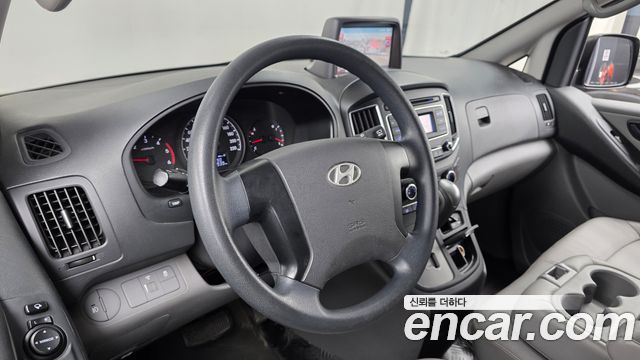 Hyundai Starex 2017 — photo 13
