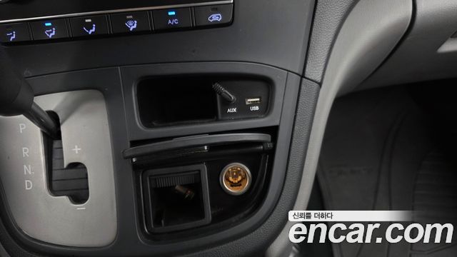 Hyundai Starex 2017 — photo 19