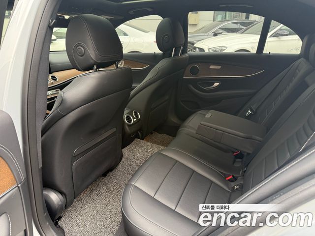 Mercedes-Benz E-Class 2021 — photo 8