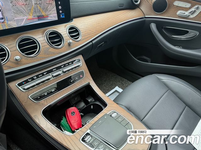 Mercedes-Benz E-Class 2021 — photo 10