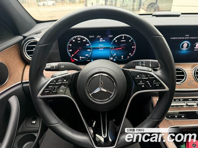Mercedes-Benz E-Class 2021 — photo 11