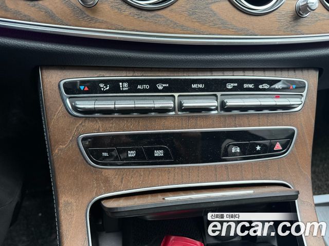 Mercedes-Benz E-Class 2021 — photo 13