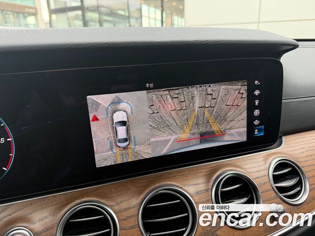 Mercedes-Benz E-Class 2021 — photo 14