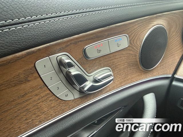 Mercedes-Benz E-Class 2021 — photo 15