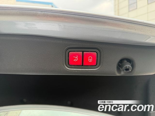 Mercedes-Benz E-Class 2021 — photo 17