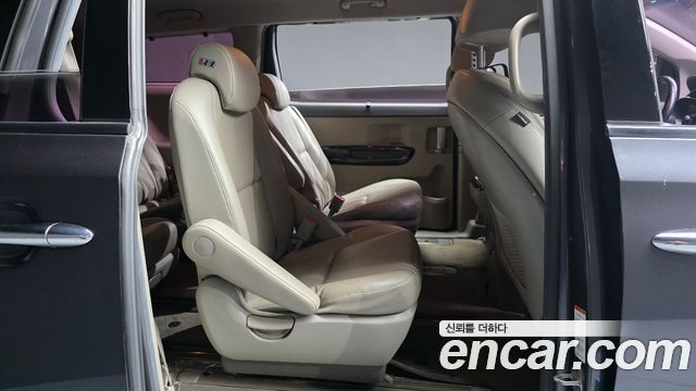 Kia Canival 2017 — photo 11